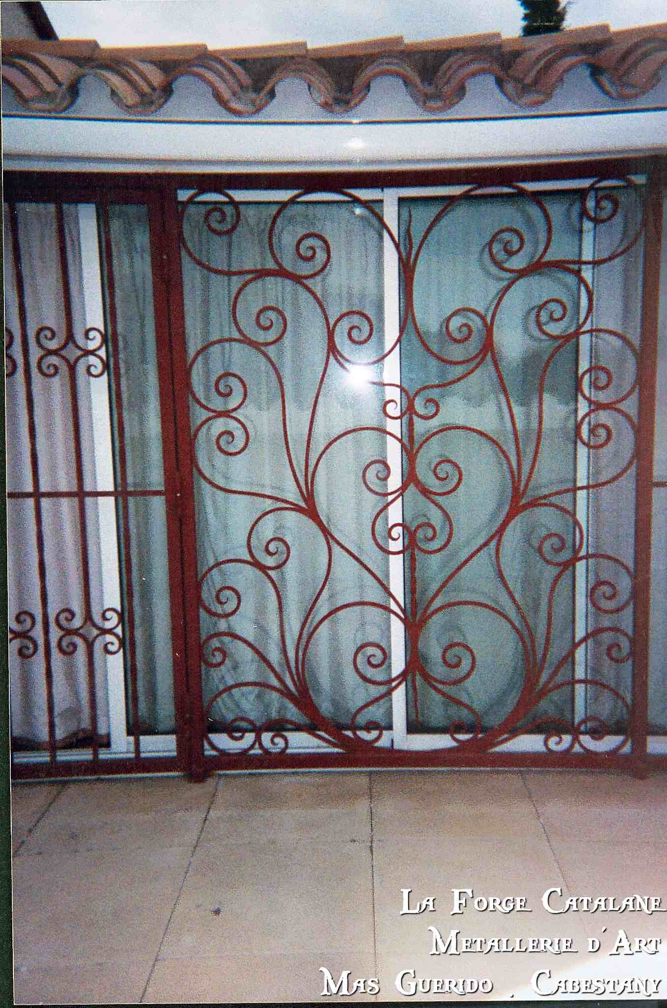 grille de protection grande volutes forge catalane.jpg